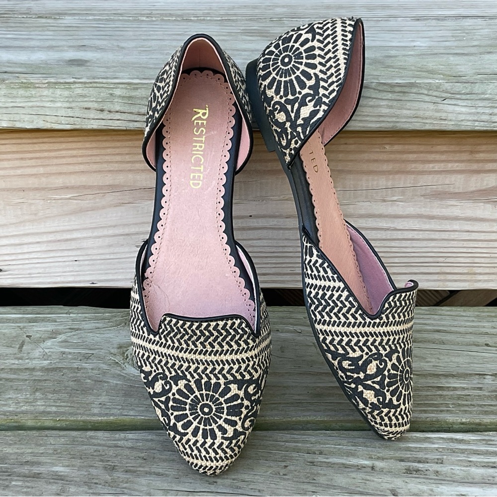Restricted Flats Slip On Black Tan Aztec Tribal SunBurst Pattern  Women’s Size 9